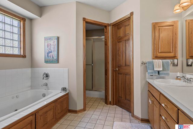 5940 Cross Creek Road, Lincoln, NE 68516