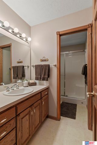 5940 Cross Creek Road, Lincoln, NE 68516