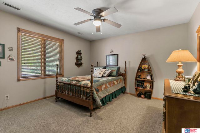 5940 Cross Creek Road, Lincoln, NE 68516