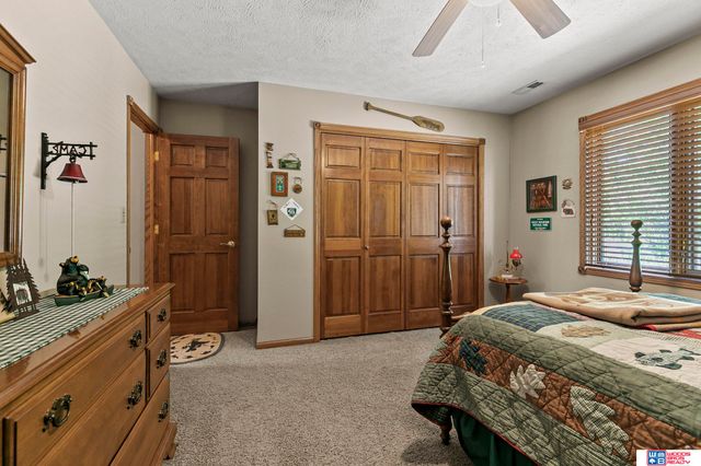 5940 Cross Creek Road, Lincoln, NE 68516