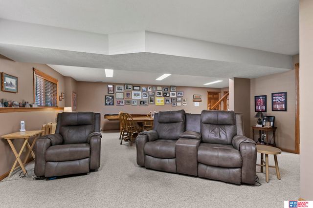 5940 Cross Creek Road, Lincoln, NE 68516