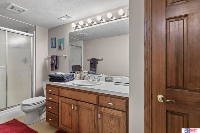 5940 Cross Creek Road, Lincoln, NE 68516