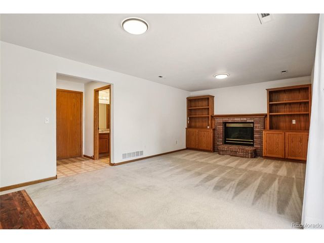 1752 Lindenmeier Cir, Loveland, CO 80538