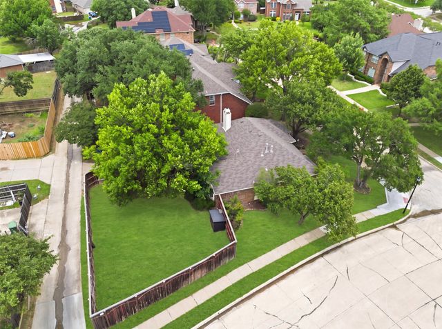 2801 Buena Vista Court, Carrollton, TX 75007