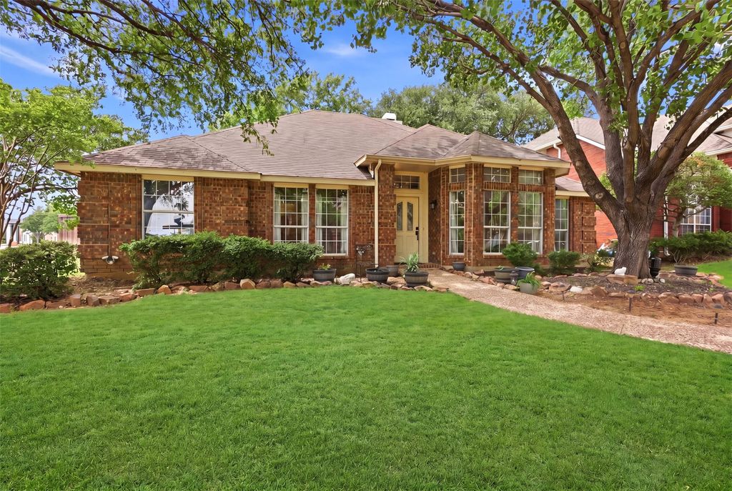 2801 Buena Vista Court, Carrollton, TX 75007