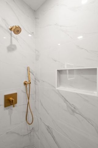 16 Stearns 302, Wellesley, MA 02482