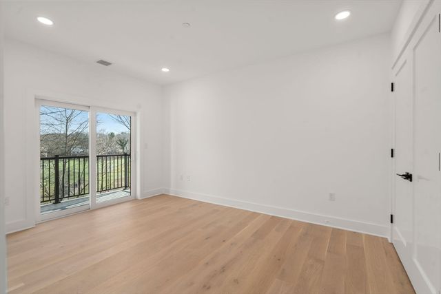 16 Stearns 302, Wellesley, MA 02482