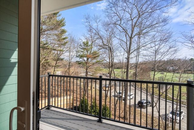 16 Stearns 302, Wellesley, MA 02482