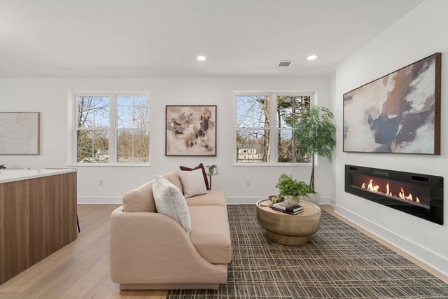 16 Stearns 302, Wellesley, MA 02482