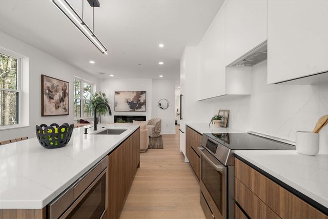 16 Stearns 302, Wellesley, MA 02482