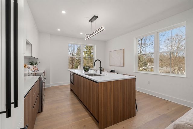 16 Stearns 302, Wellesley, MA 02482