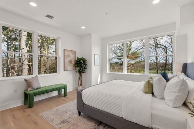 16 Stearns 302, Wellesley, MA 02482