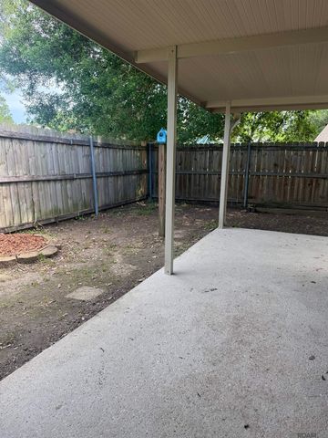 7617 Pennhill Dr, Baton Rouge, LA 70817
