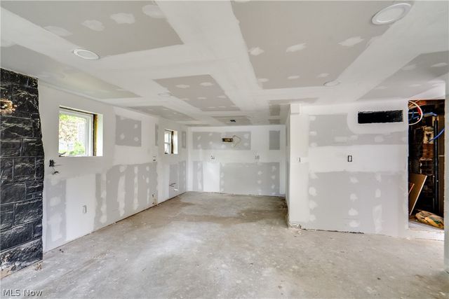 181 Portage Lakes Drive, Akron, OH 44319
