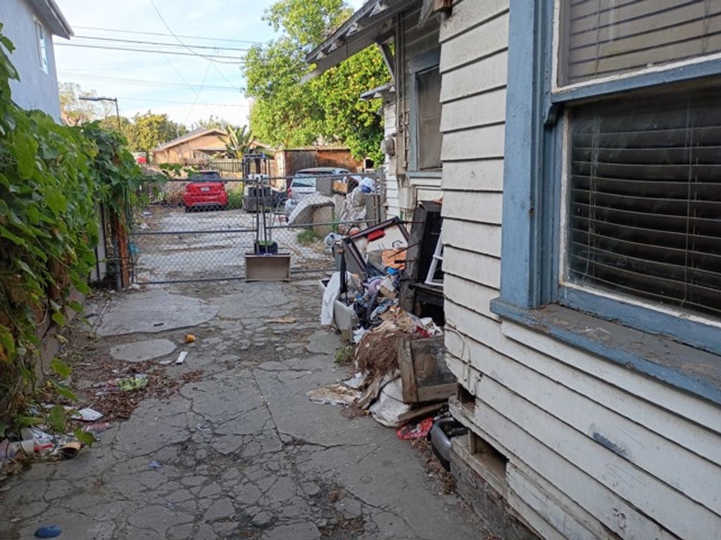 1457 E 56th Street, Los Angeles, CA 90011