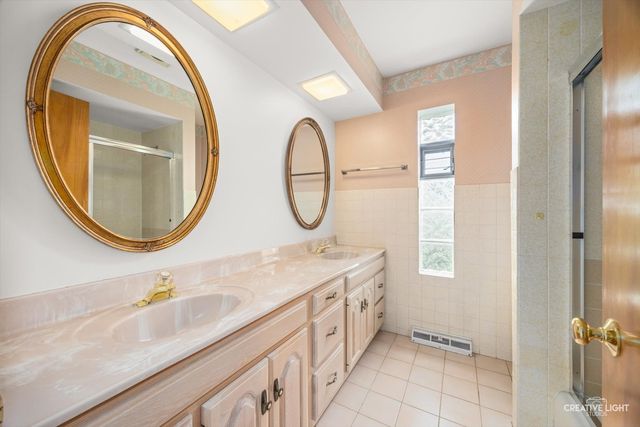 305 S Lambert Road, Glen Ellyn, IL 60137
