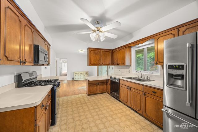 305 S Lambert Road, Glen Ellyn, IL 60137