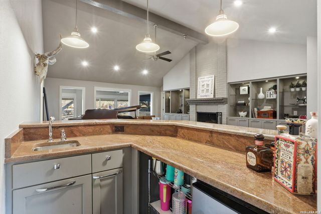 8633 Classic Oaks, San Antonio, TX 78255