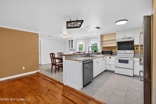 3015 Bonita Road, Gautier, MS 39553