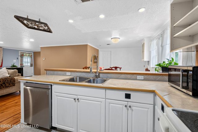 3015 Bonita Road, Gautier, MS 39553