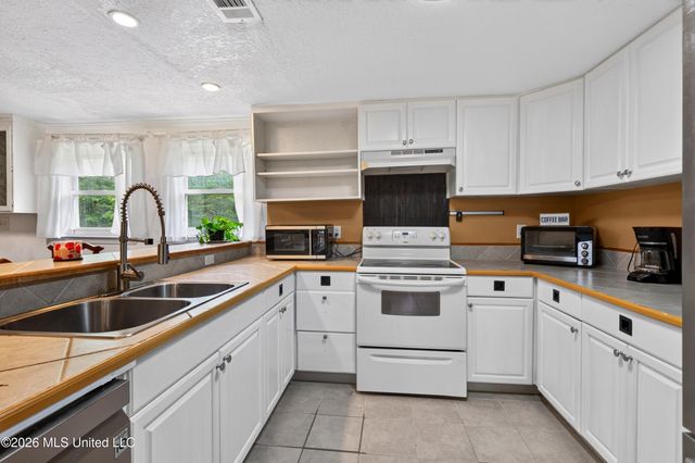 3015 Bonita Road, Gautier, MS 39553