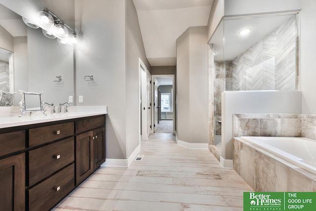 19058 Camelback Circle, Gretna, NE 68136