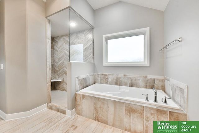 19058 Camelback Circle, Gretna, NE 68136