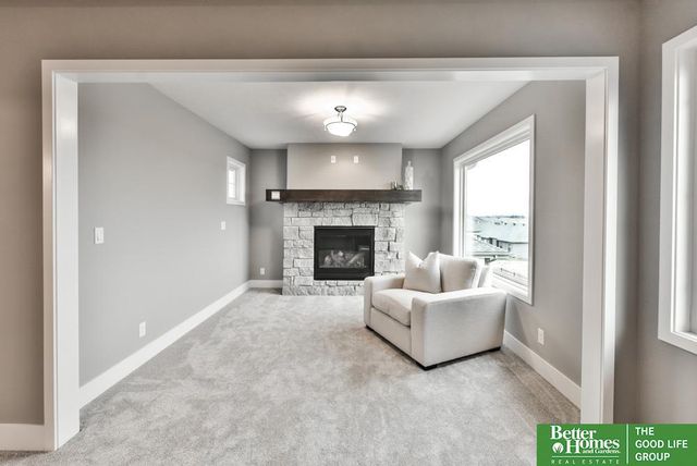 19058 Camelback Circle, Gretna, NE 68136