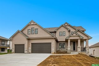 19058 Camelback Circle, Gretna, NE 68136