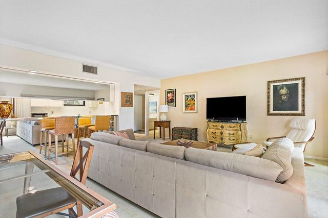 11863 Wimbledon Circle 426, Wellington, FL 33414