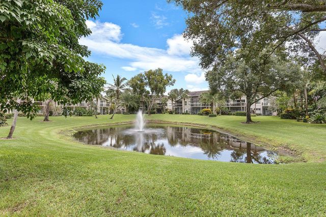 11863 Wimbledon Circle 426, Wellington, FL 33414
