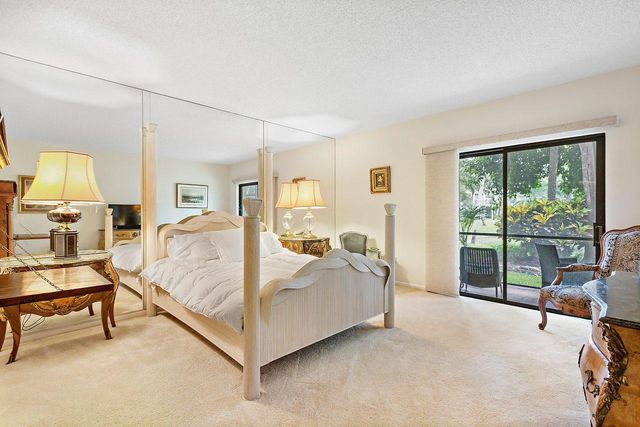 11863 Wimbledon Circle 426, Wellington, FL 33414