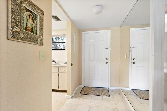 11863 Wimbledon Circle 426, Wellington, FL 33414