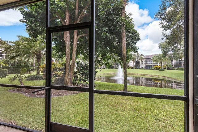 11863 Wimbledon Circle 426, Wellington, FL 33414