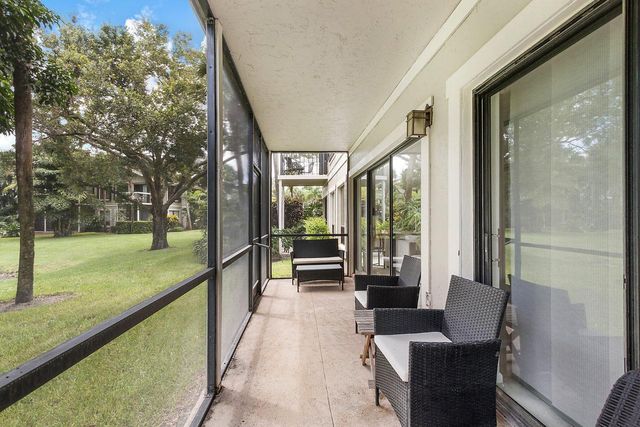 11863 Wimbledon Circle 426, Wellington, FL 33414