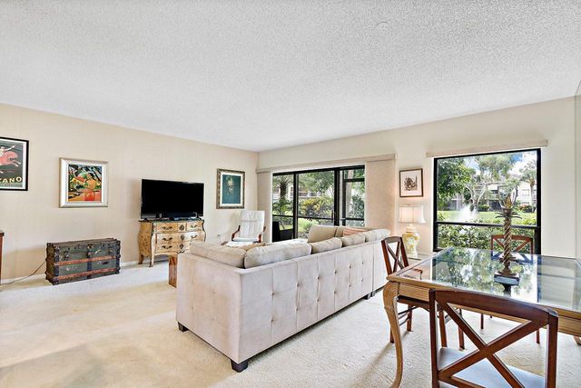 11863 Wimbledon Circle 426, Wellington, FL 33414