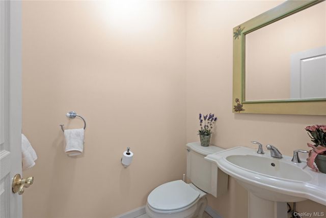 100 Cove Lane 100, East Setauket, NY 11733