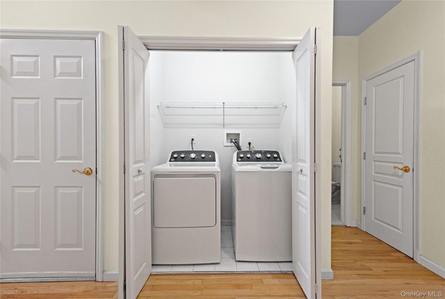 100 Cove Lane 100, East Setauket, NY 11733
