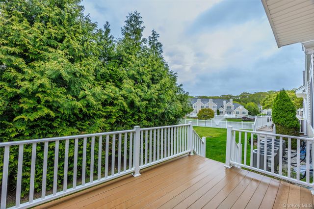 100 Cove Lane 100, East Setauket, NY 11733