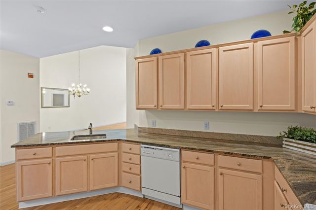 100 Cove Lane 100, East Setauket, NY 11733