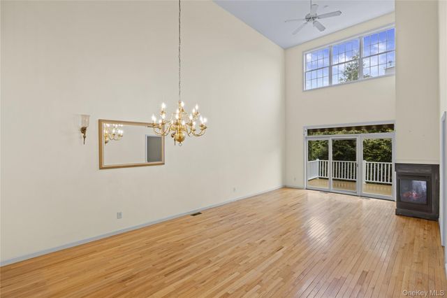 100 Cove Lane 100, East Setauket, NY 11733