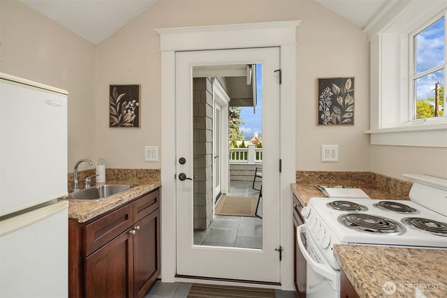 1508 37th Avenue E, Seattle, WA 98112