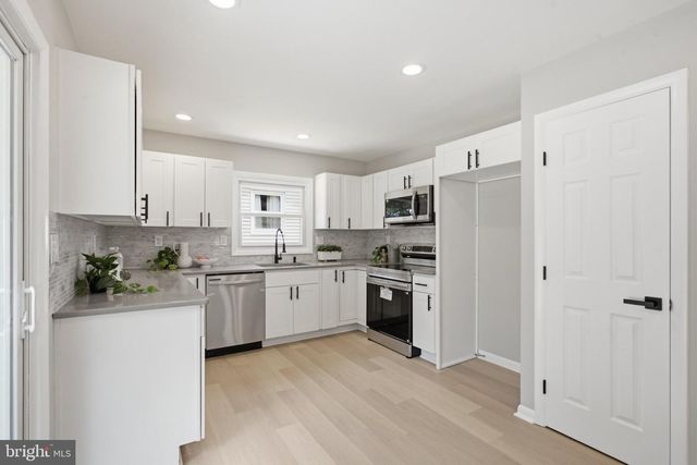 9602 DUBARRY AVE, Lanham, MD 20706
