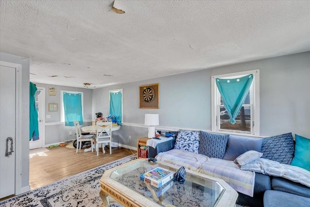 269-271 Old Townhouse Rd, Yarmouth, MA 02673