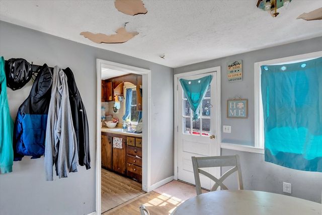 269-271 Old Townhouse Rd, Yarmouth, MA 02673