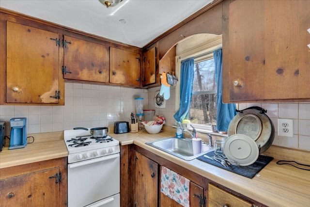 269-271 Old Townhouse Rd, Yarmouth, MA 02673