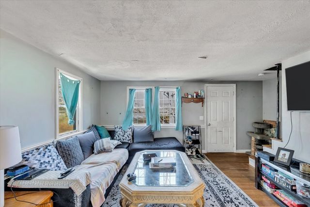 269-271 Old Townhouse Rd, Yarmouth, MA 02673