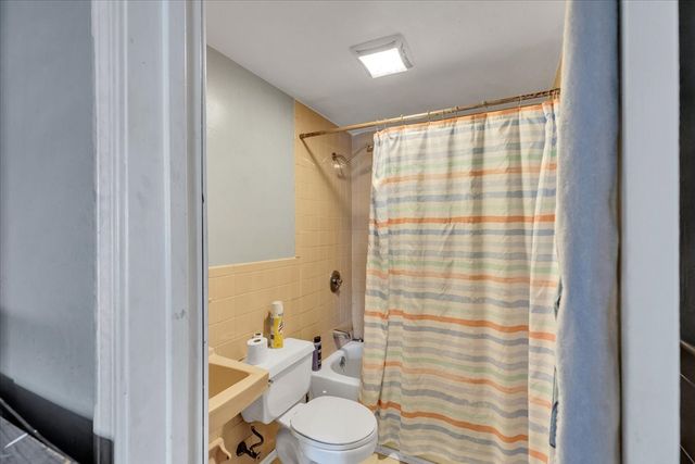 269-271 Old Townhouse Rd, Yarmouth, MA 02673