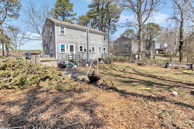 269-271 Old Townhouse Rd, Yarmouth, MA 02673
