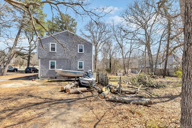 269-271 Old Townhouse Rd, Yarmouth, MA 02673